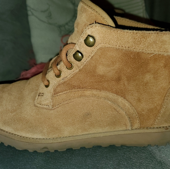 Ugg - Picture 3 of 4